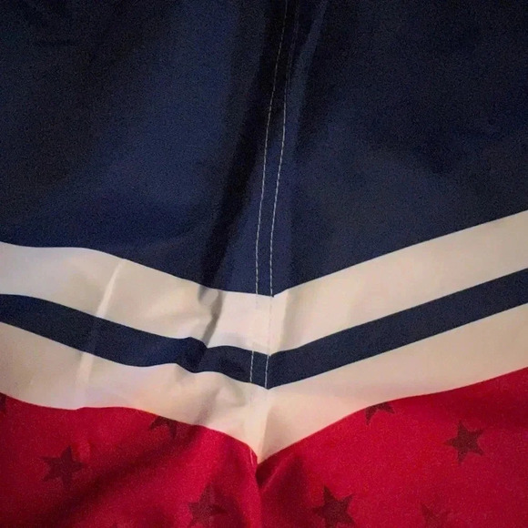 Penguin by Munsingwear boys patriotic swim trunks/board shorts. Size: L (14/16) - Picture 4 of 10